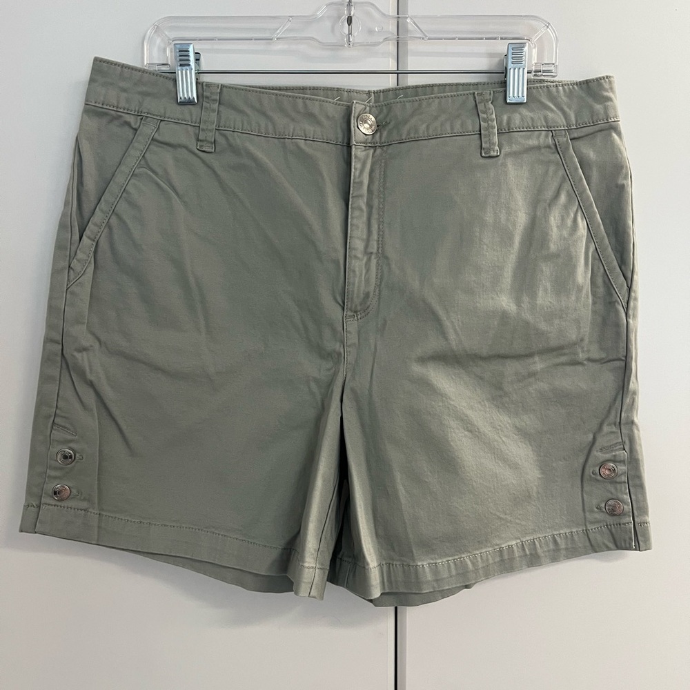 Gloria Vanderbilt Women's Olive Green Shorts Sz 16